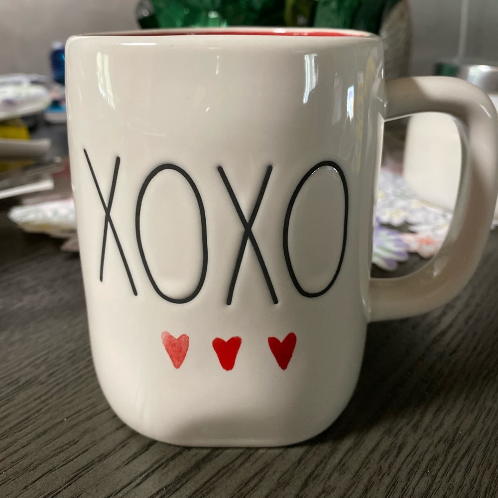 Rae Dunn XOXO with hearts mug